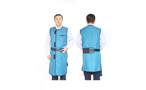 無(wú)影燈下，他穿著鉛衣單腿站了2小時(shí)